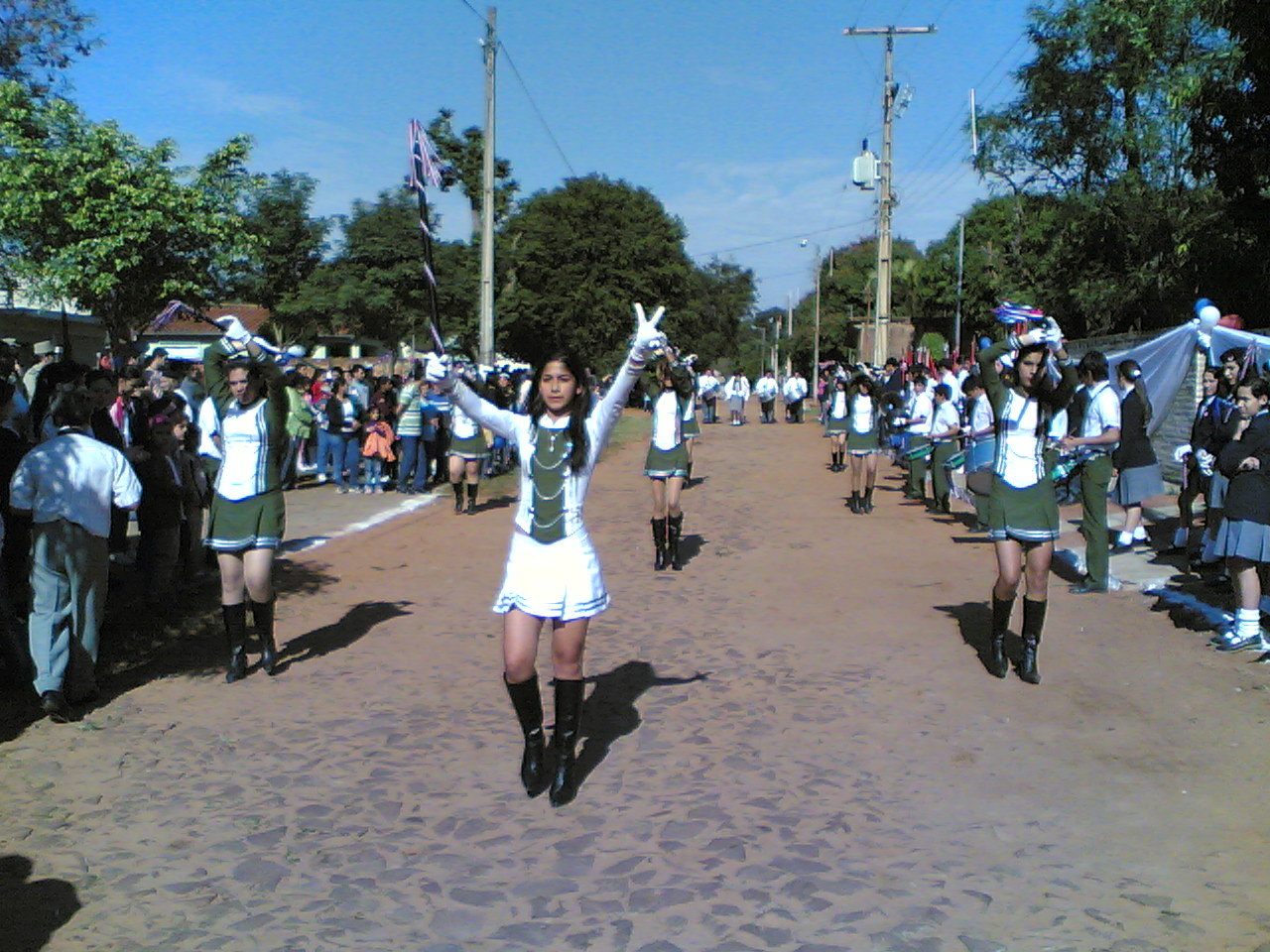 El desfile fue organizado por la Escuela y Colegio San Gabriel